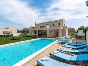 Luxury villa with swimming pool and sauna